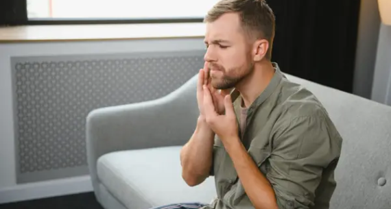 Çene Ekleminiz Gün İçinde Yorgun Hissediyorsa Bu Durum Basit Bir Stres Belirtisi Olmayabilir