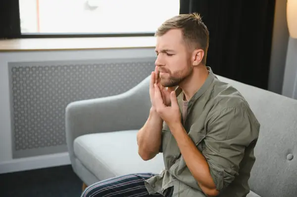 Çene Ekleminiz Gün İçinde Yorgun Hissediyorsa Bu Durum Basit Bir Stres Belirtisi Olmayabilir