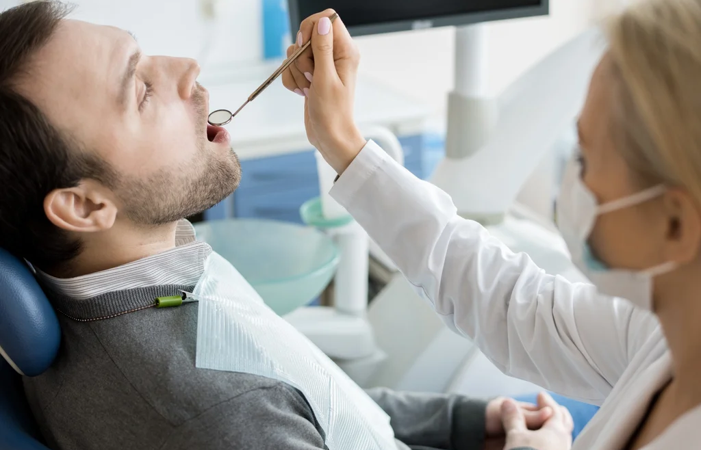 Ağız Sağlığının Görünmeyen Dengesi: Diş, Diş Eti ve Kemik Birlikte Nasıl Çalışır?